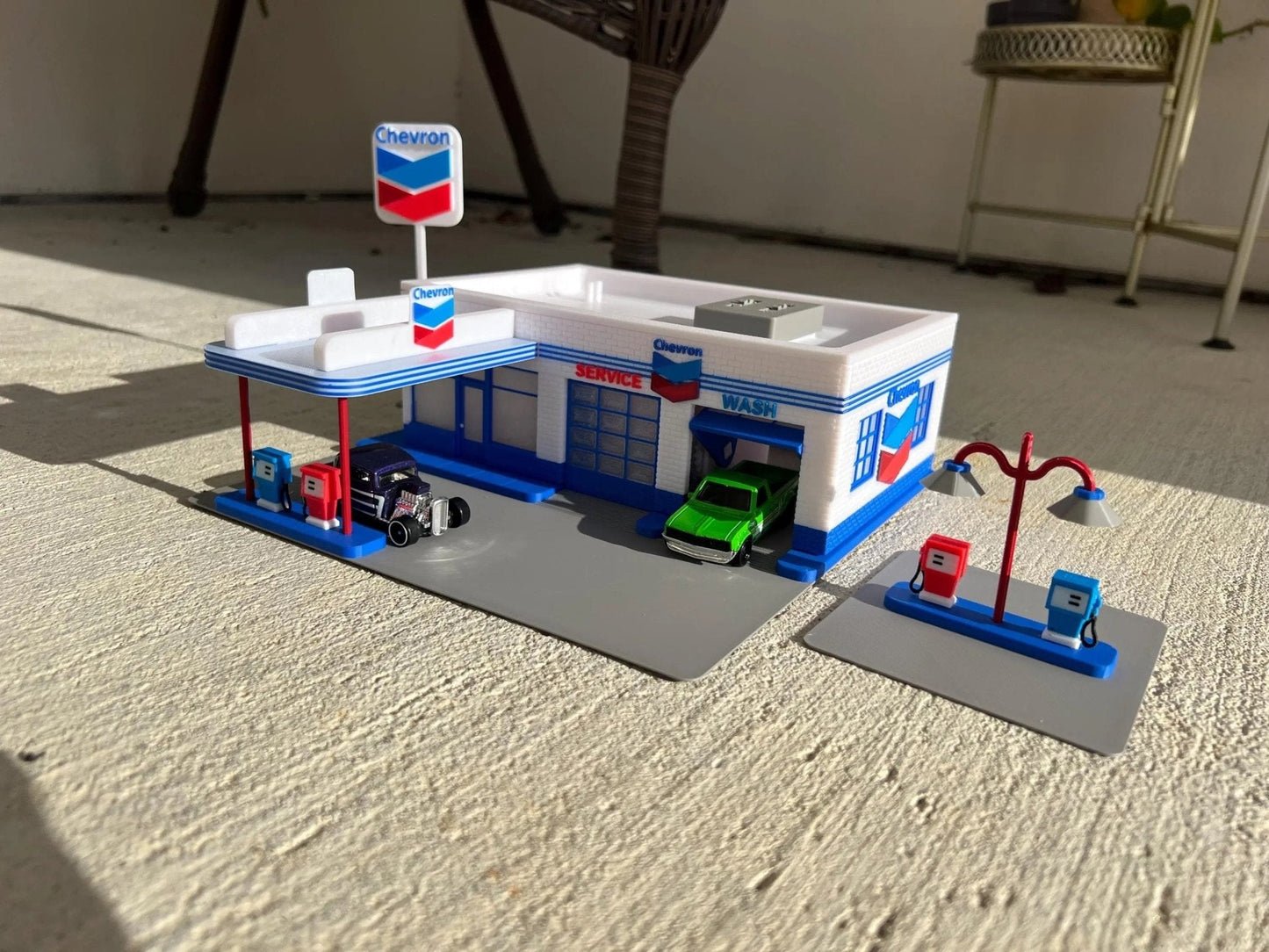1/64 Scale Two - Bay Garage Diorama: Gas Station, Service Center for Hot Wheels, Matchbox and other 1/64 scale Diecast. Any company logo you want! - ZS3DPrintZ