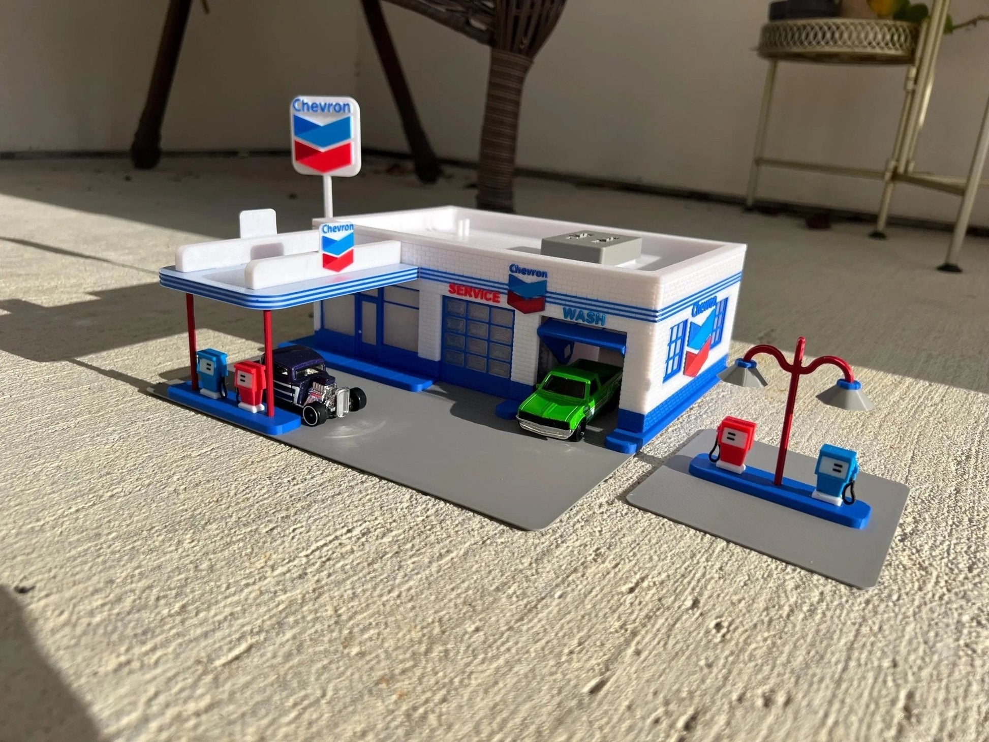 1/64 Scale Two - Bay Garage Diorama: Gas Station, Service Center for Hot Wheels, Matchbox and other 1/64 scale Diecast. Any company logo you want! - ZS3DPrintZ