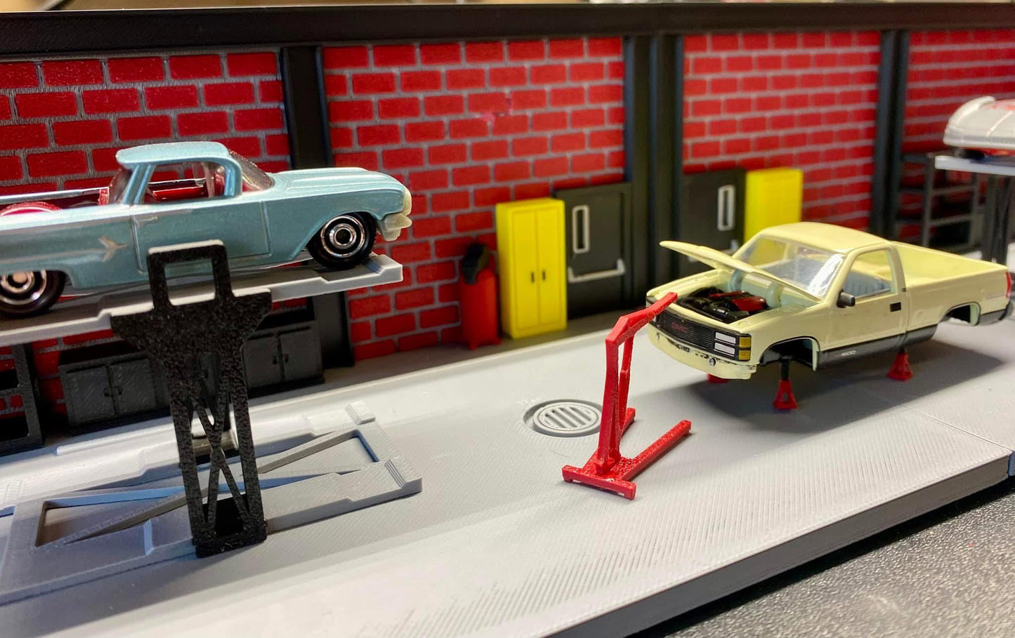 1/64 Scale 3D Printed Garage and Repair Shop Diorama: Hot Wheels, Matchbox Display. With Car Lift, Shelves, Jack Stands, Etc - ZS3DPrintZ