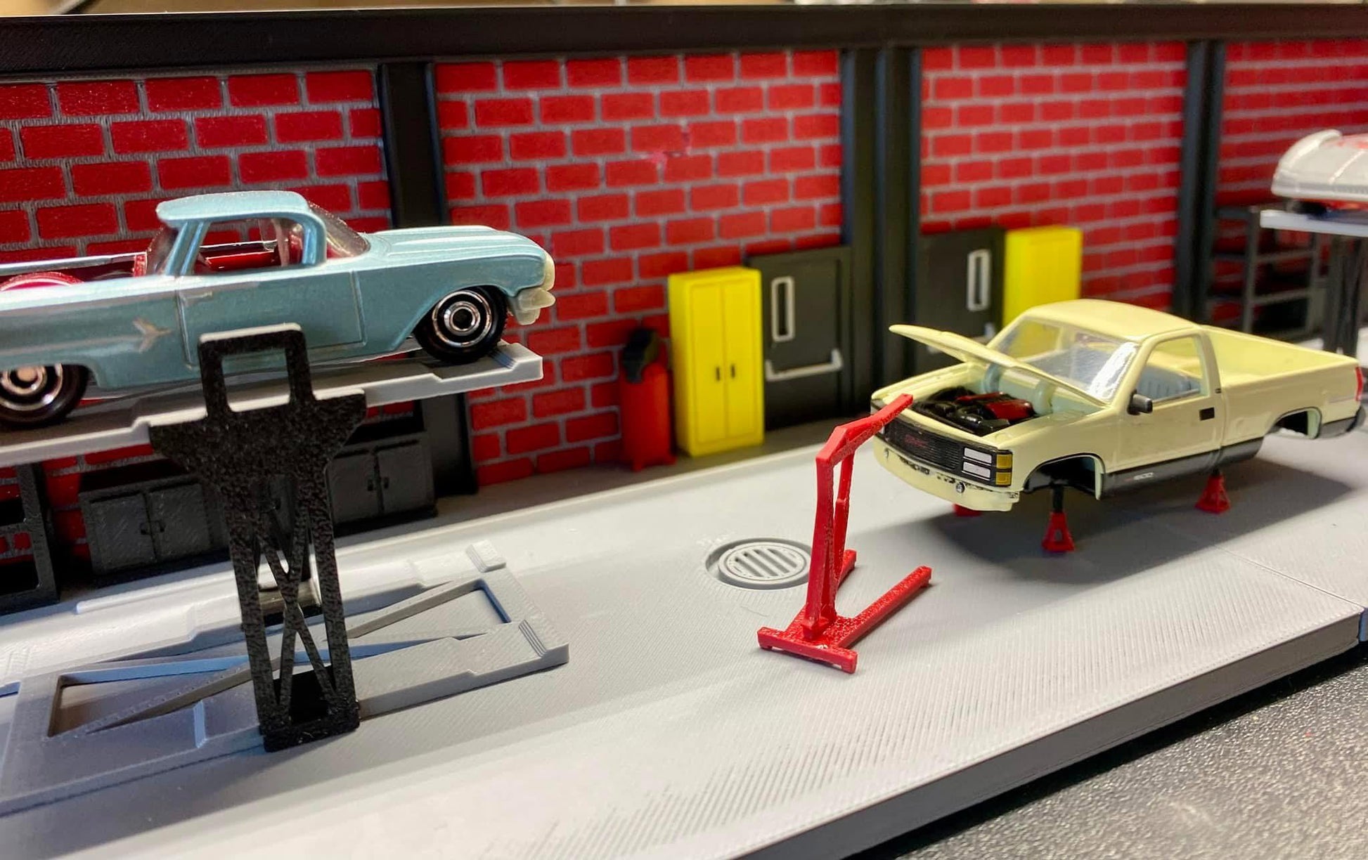1/64 Scale 3D Printed Garage and Repair Shop Diorama: Hot Wheels, Matchbox Display. With Car Lift, Shelves, Jack Stands, Etc - ZS3DPrintZ