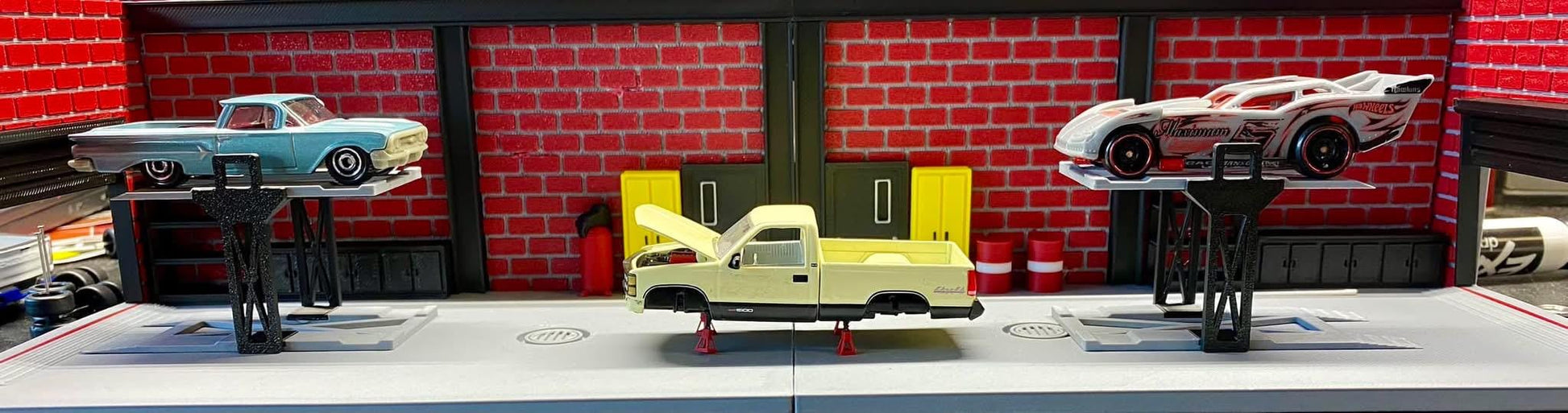 1/64 Scale 3D Printed Garage and Repair Shop Diorama: Hot Wheels, Matchbox Display. With Car Lift, Shelves, Jack Stands, Etc - ZS3DPrintZ