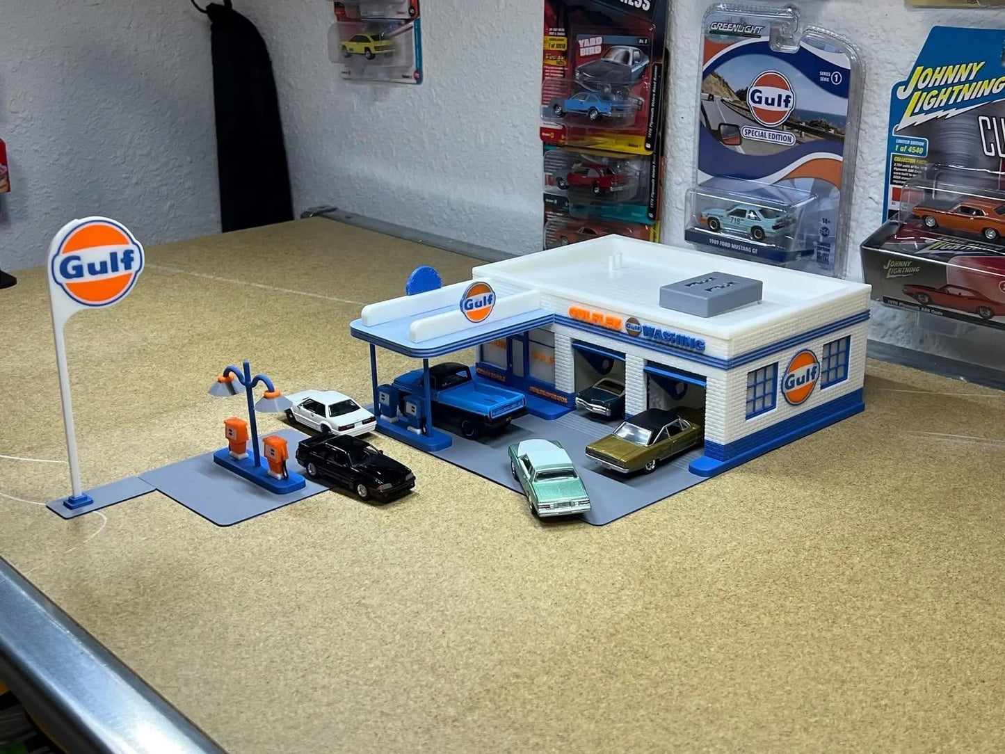 1/64 Scale Two - Bay Garage Diorama: Gas Station, Service Center for Hot Wheels, Matchbox and other 1/64 scale Diecast. Any company logo you want! - ZS3DPrintZ