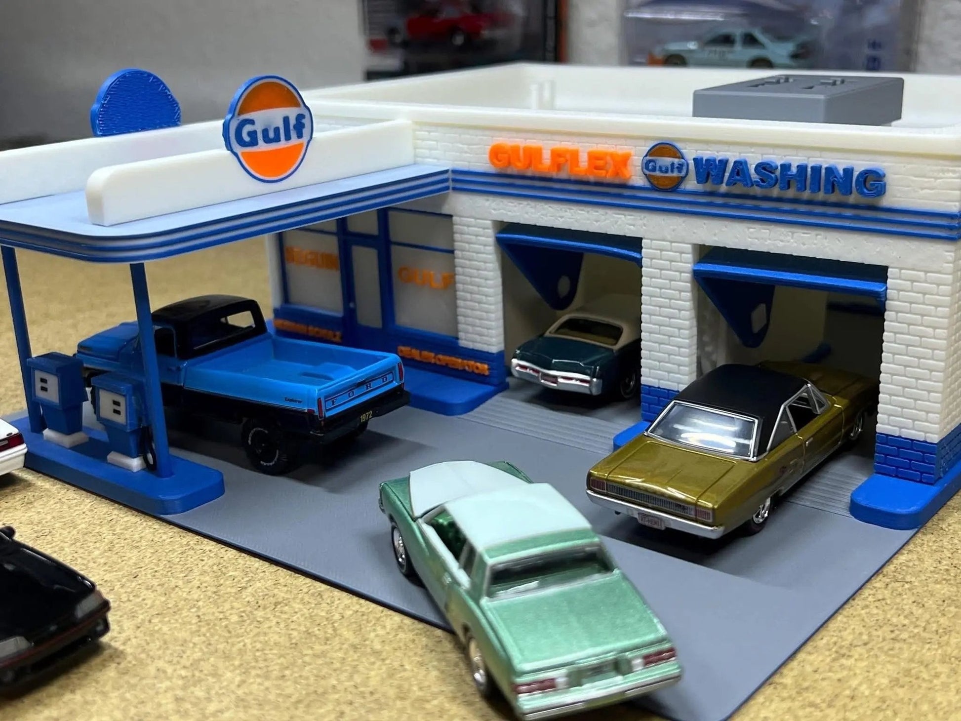 1/64 Scale Two - Bay Garage Diorama: Gas Station, Service Center for Hot Wheels, Matchbox and other 1/64 scale Diecast. Any company logo you want! - ZS3DPrintZ