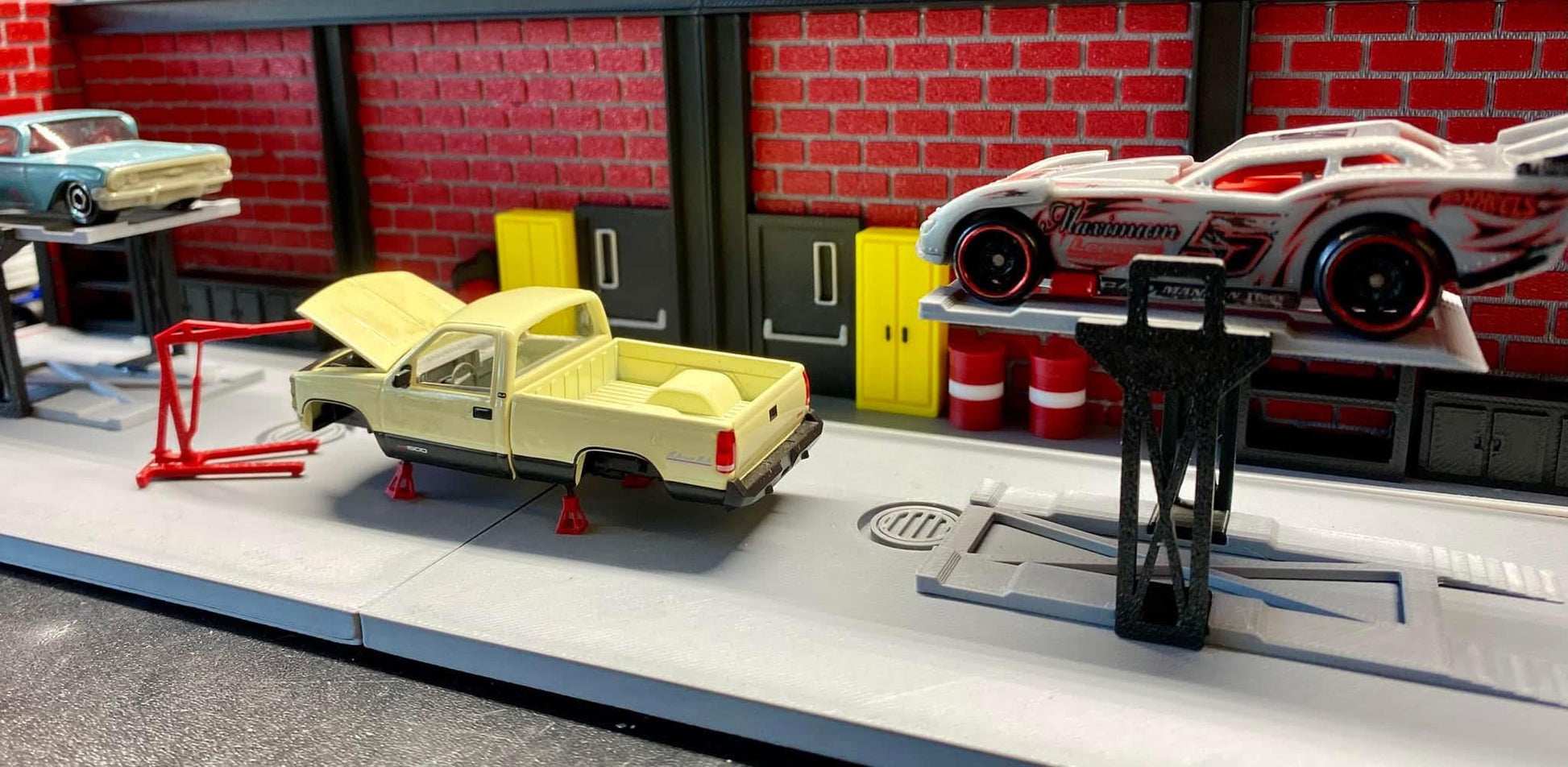 1/64 Scale 3D Printed Garage and Repair Shop Diorama: Hot Wheels, Matchbox Display. With Car Lift, Shelves, Jack Stands, Etc - ZS3DPrintZ