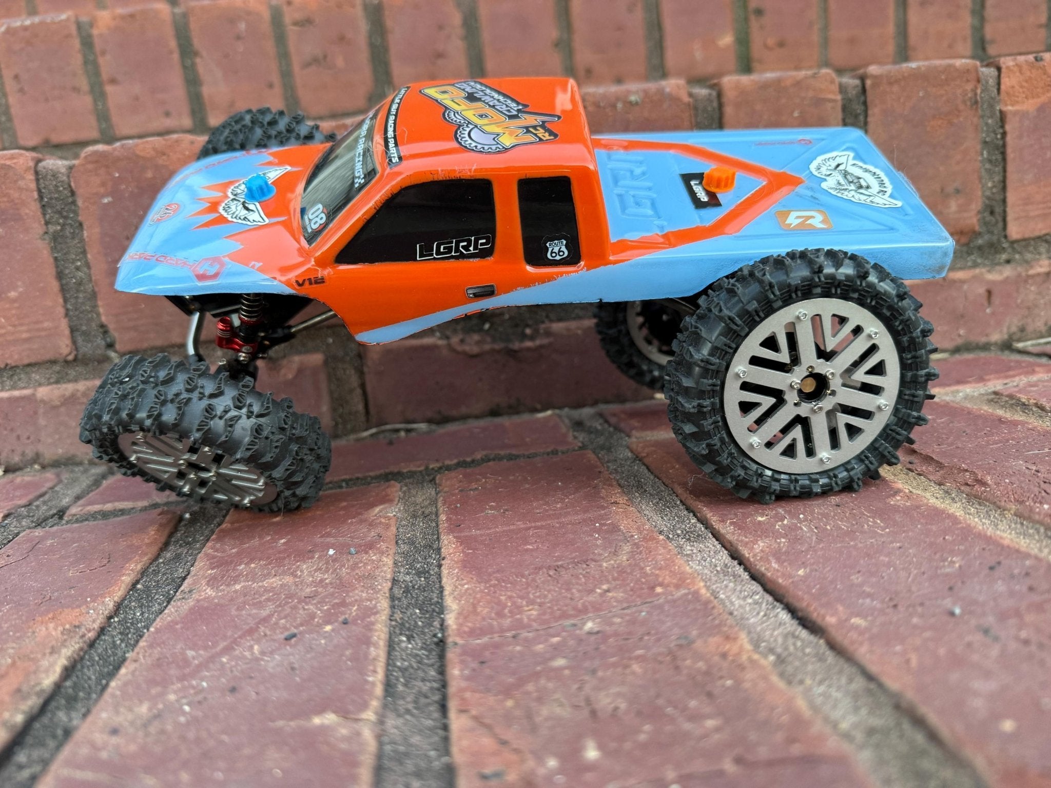 SCX24 1/24 Scale RC Body Mount Thumbscrews: No more Body Clips