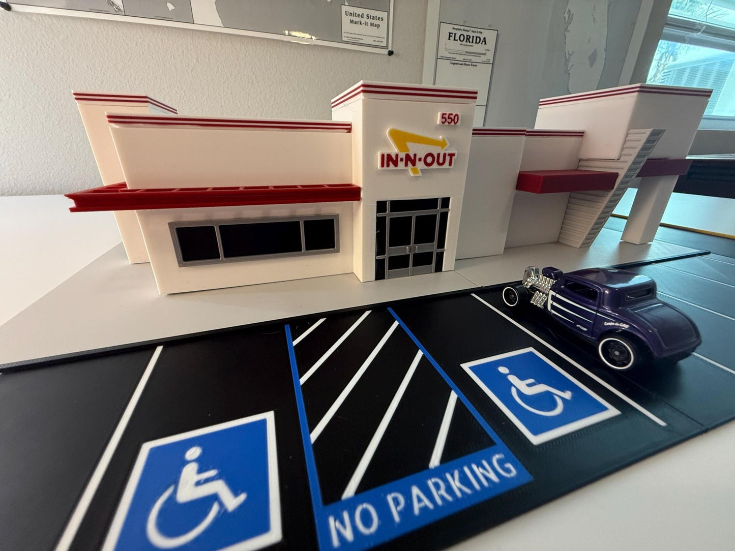 Large 1/64 Scale "In N Out Burger" Diorama: 3D Printed Display, NO Assembly required!!! - ZS3DPrintZ