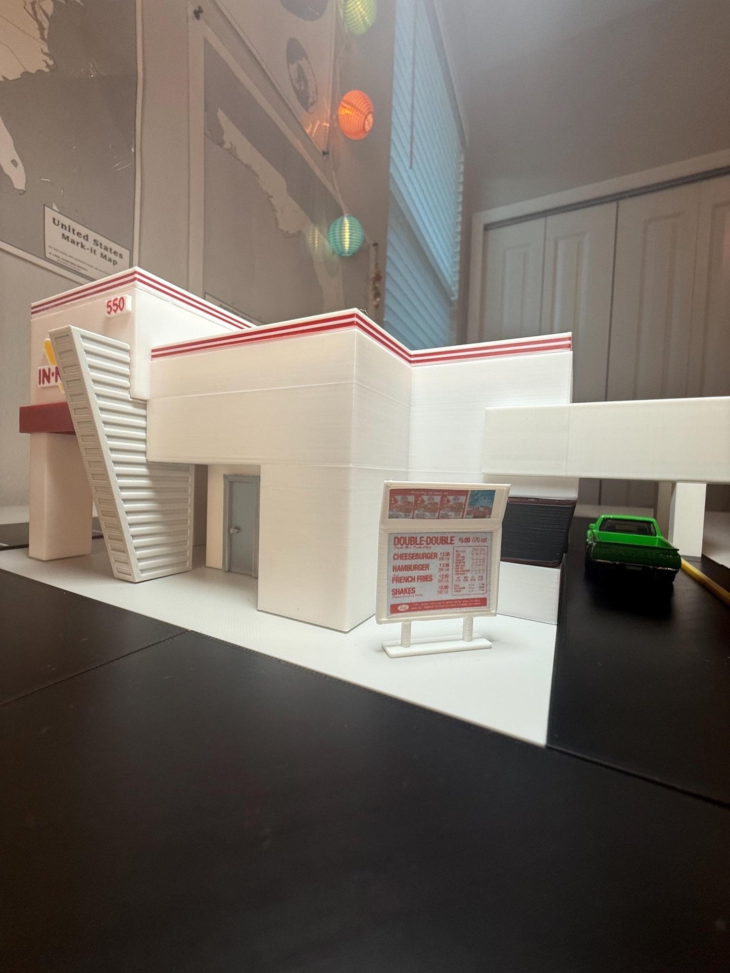 Large 1/64 Scale "In N Out Burger" Diorama: 3D Printed Display, NO Assembly required!!! - ZS3DPrintZ