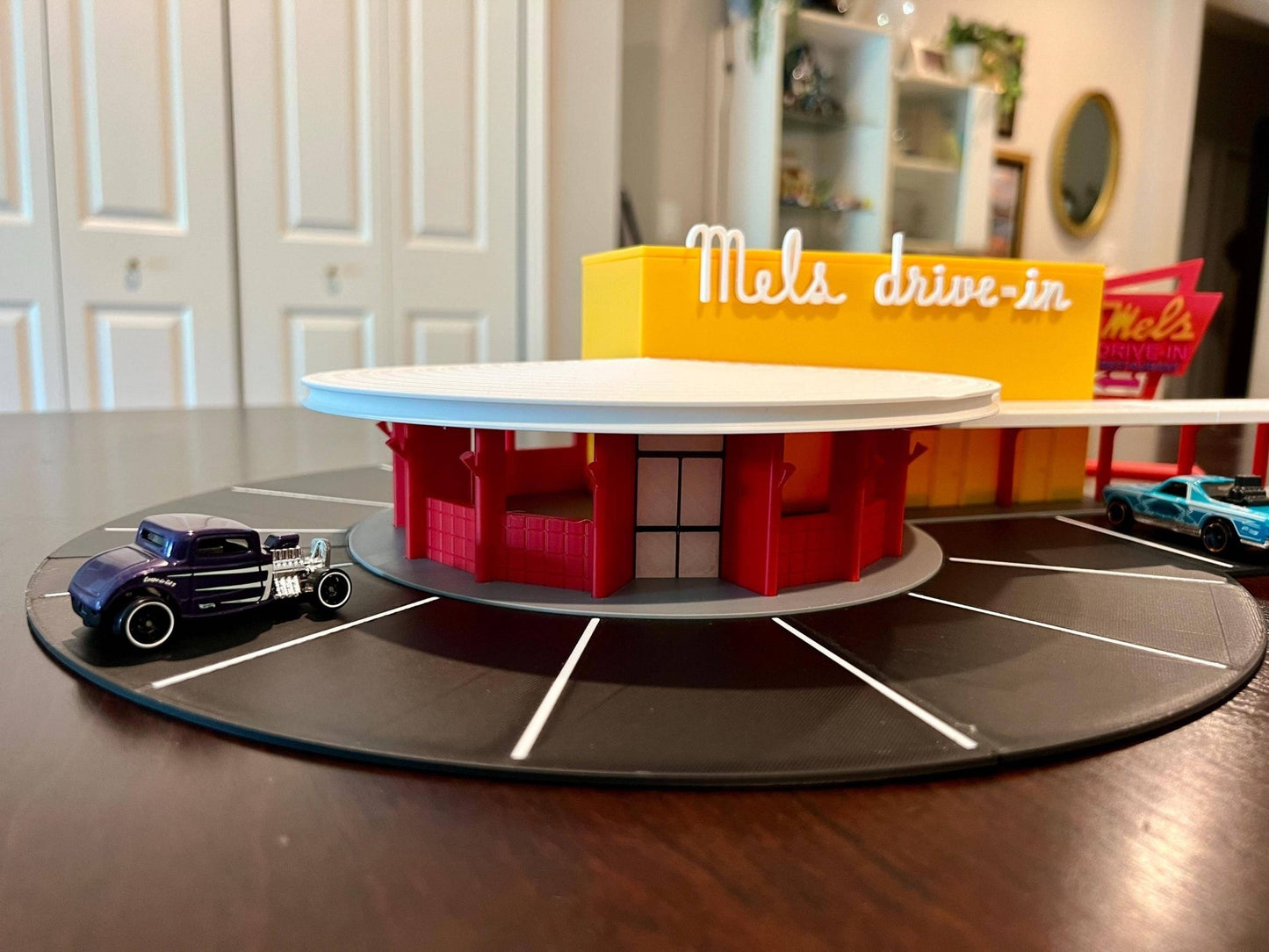 Mel's Drive - In Diorama, 1/64 Scale, 3D Printed Display for Hot Wheels & Matchbox - ZS3DPrintZ