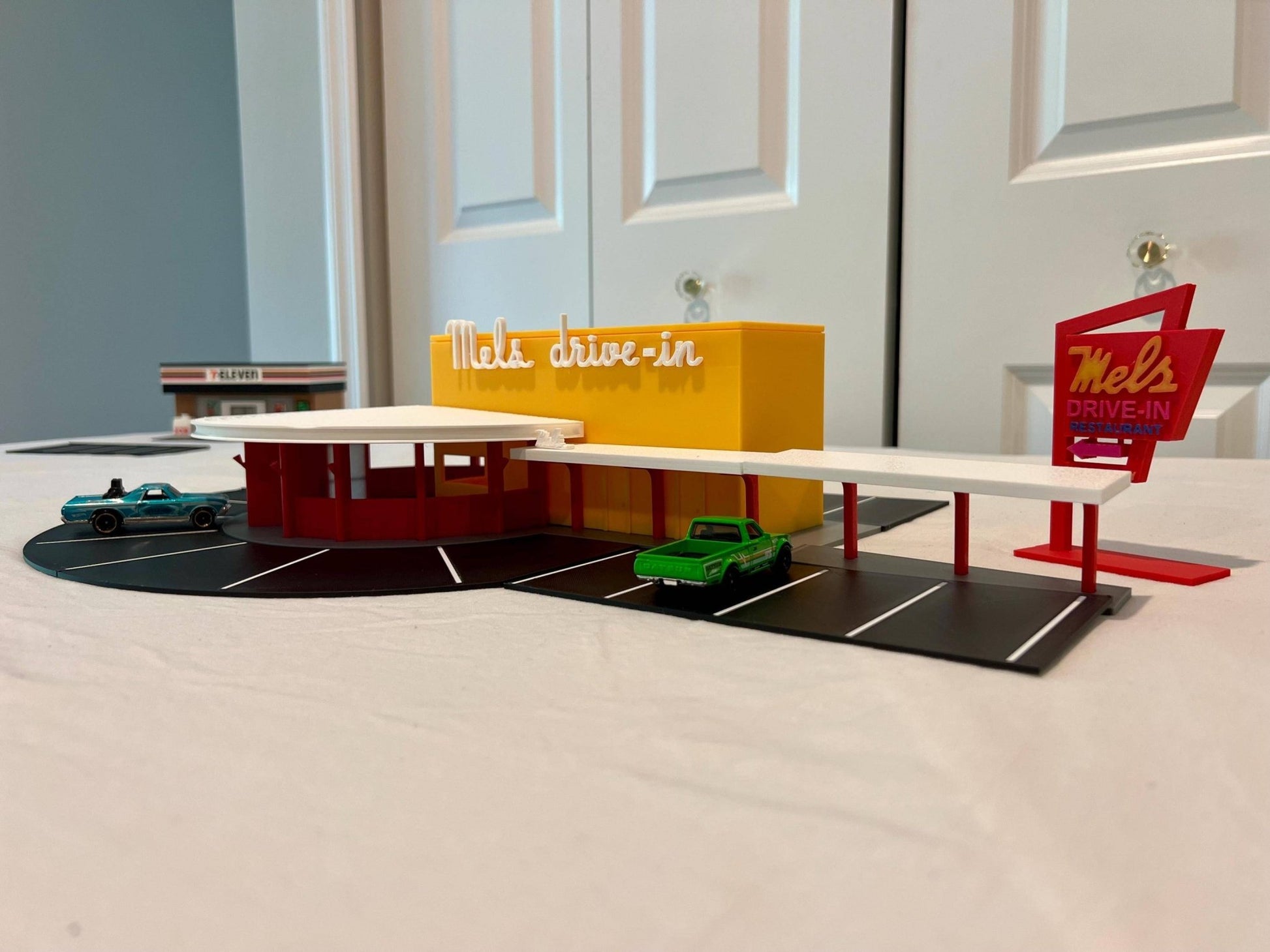 Mel's Drive - In Diorama, 1/64 Scale, 3D Printed Display for Hot Wheels & Matchbox - ZS3DPrintZ